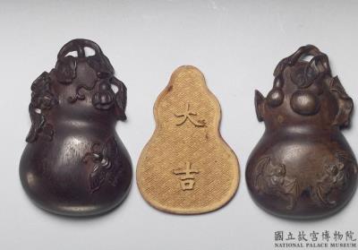 图片[2]-Calabash-shaped fragrant wood pendant with its own box-China Archive